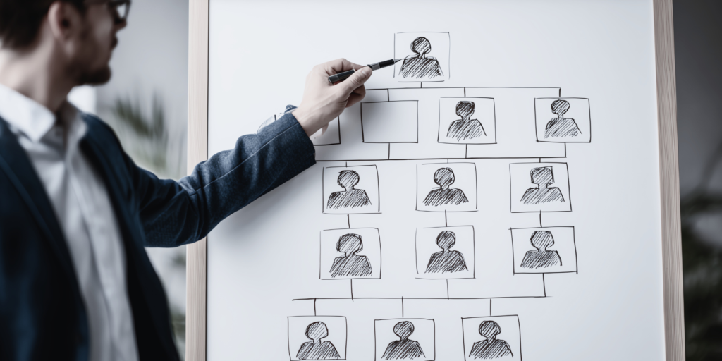 Empresario revisando la estructura societaria de una empresa en crecimiento